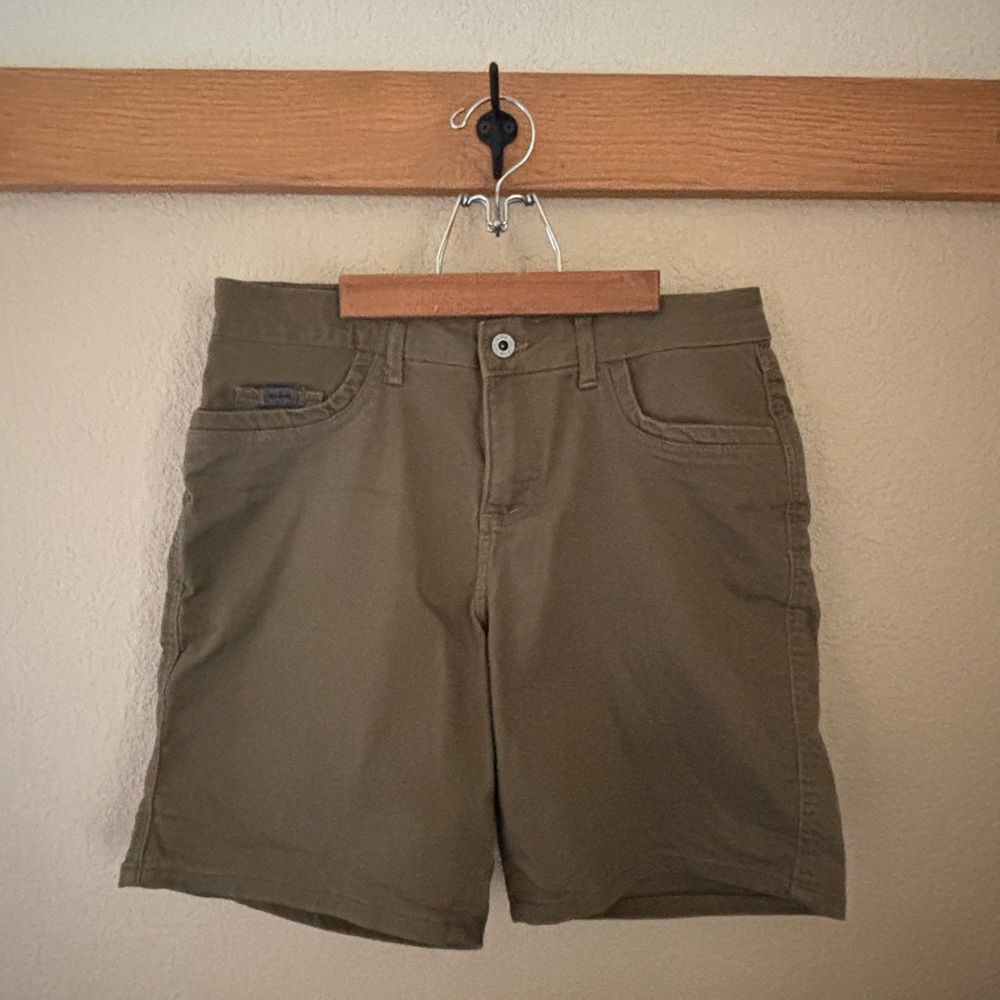 Kuhl Tan Cargo Shorts Durable and Versatile